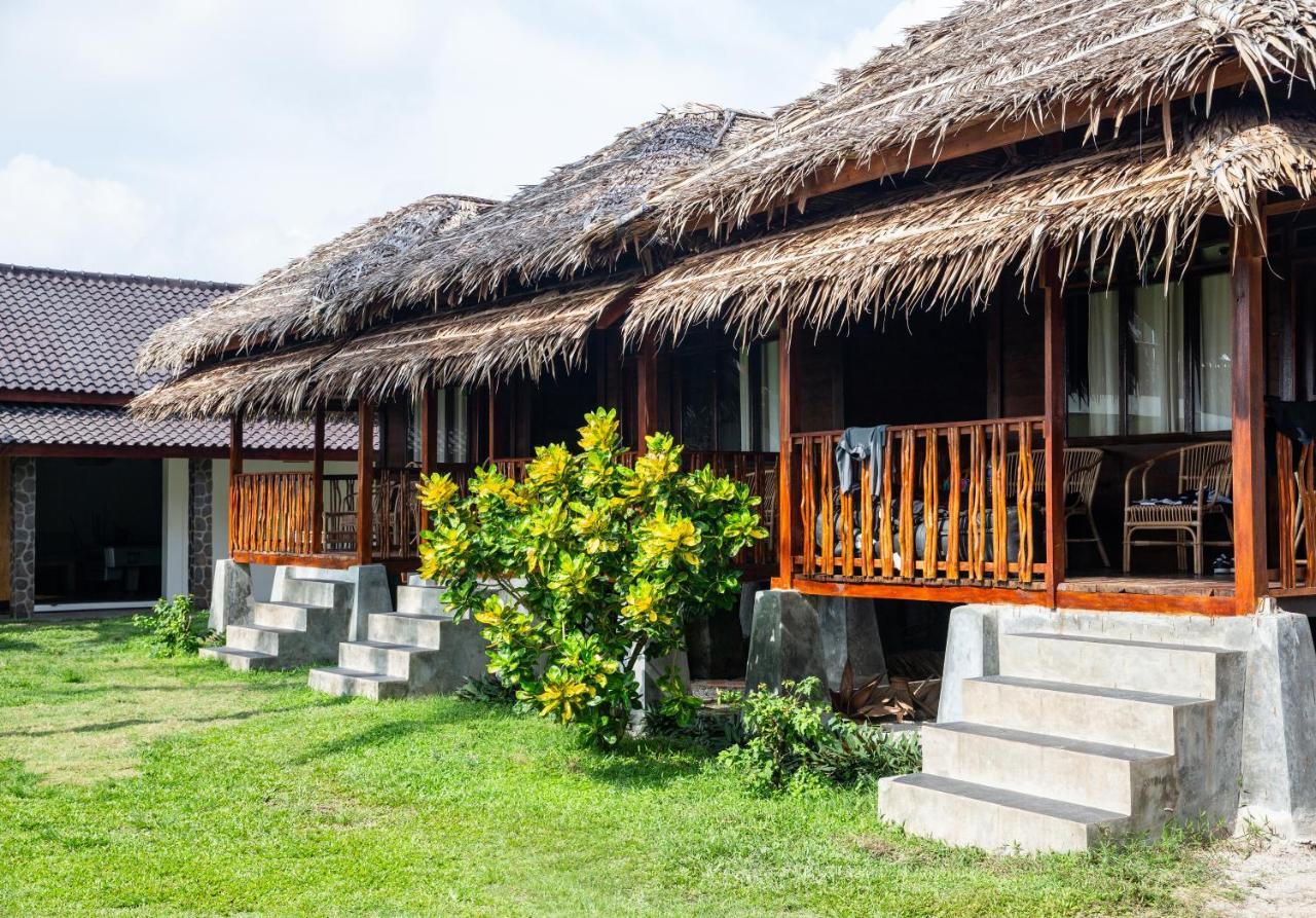 The Ujung Bocur Bungalows Krui Екстер'єр фото
